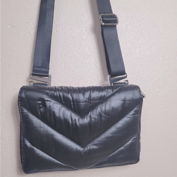 CARAA X ATHLETA Puffer Crossbody Bag / Dark Grey - Picture 4 of 16